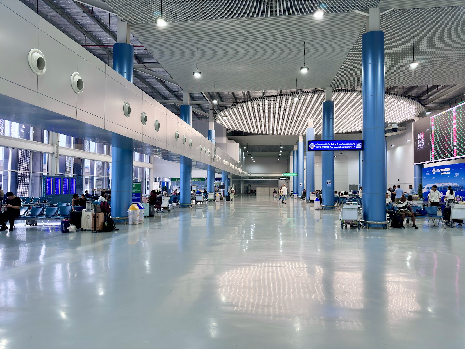 A wide, quiet passenger hall inside Don Mueang International Airport