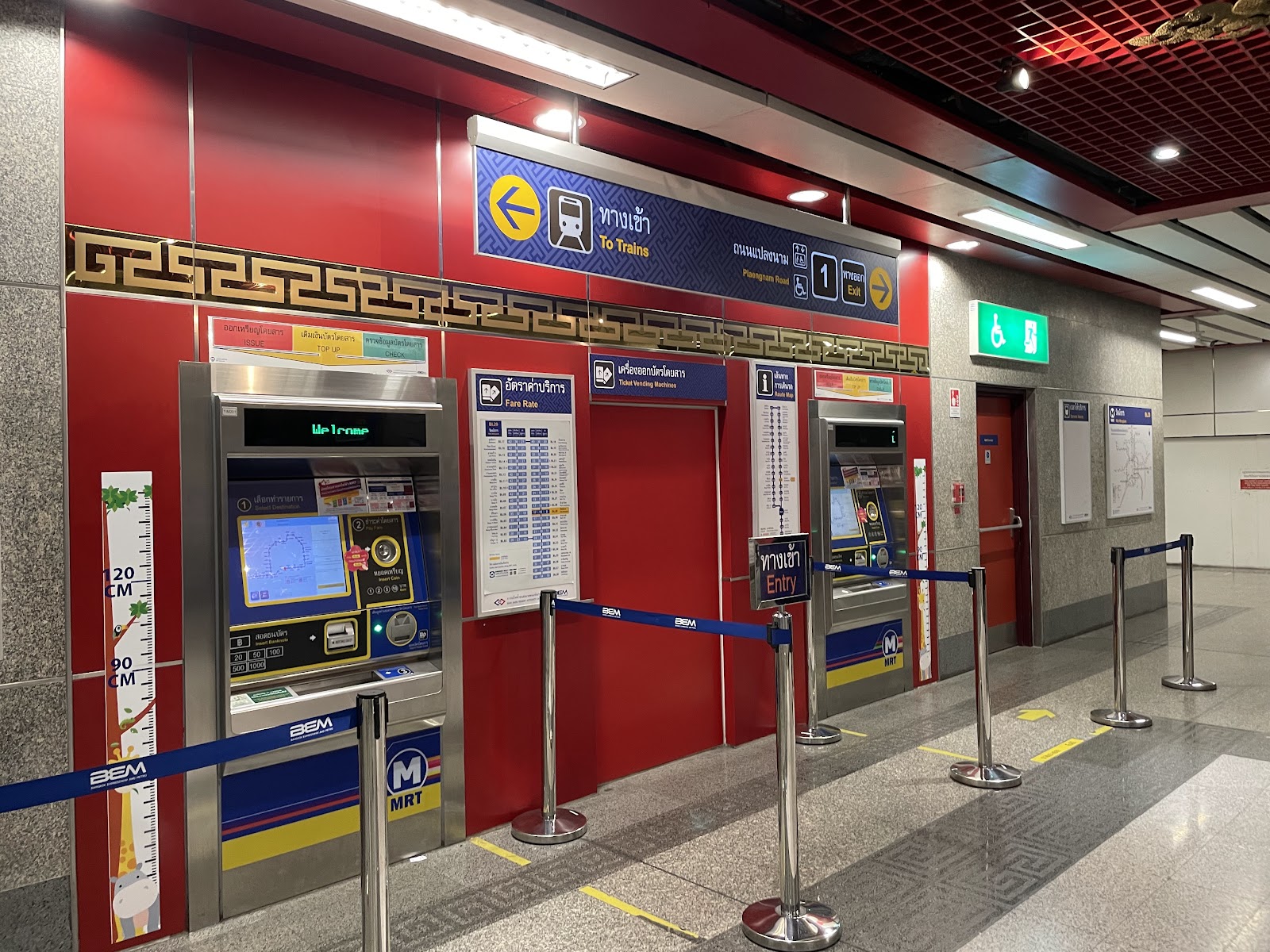 Ticket vending machines and the ticket office window at MRT Wat Mangkon station