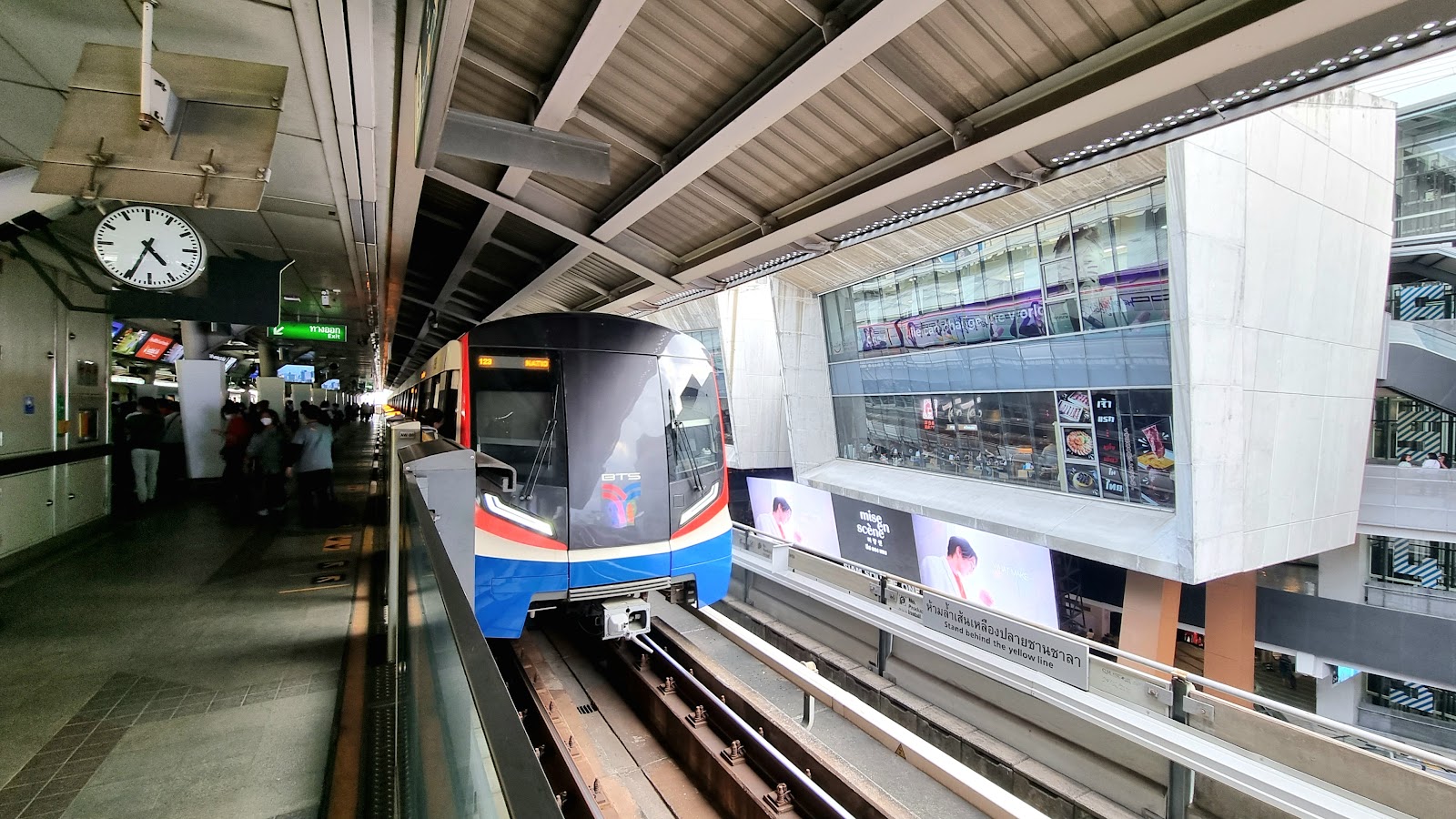 A BTS Skytrain arriving at Siam station beside the platform