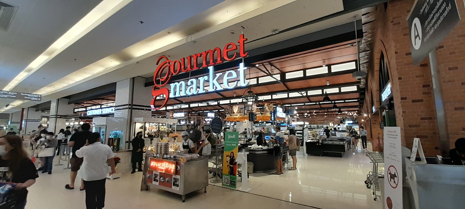 The entrance to Gourmet Market on the ground floor of Siam Paragon