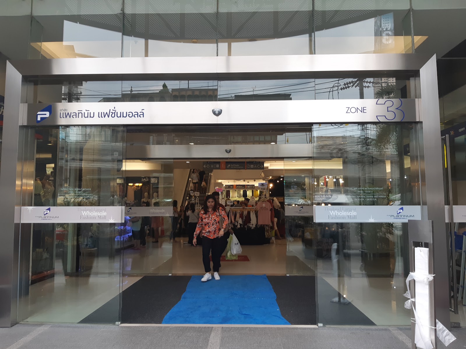 The glass main entrance of The Platinum Fashion Mall with its Thai and English signage