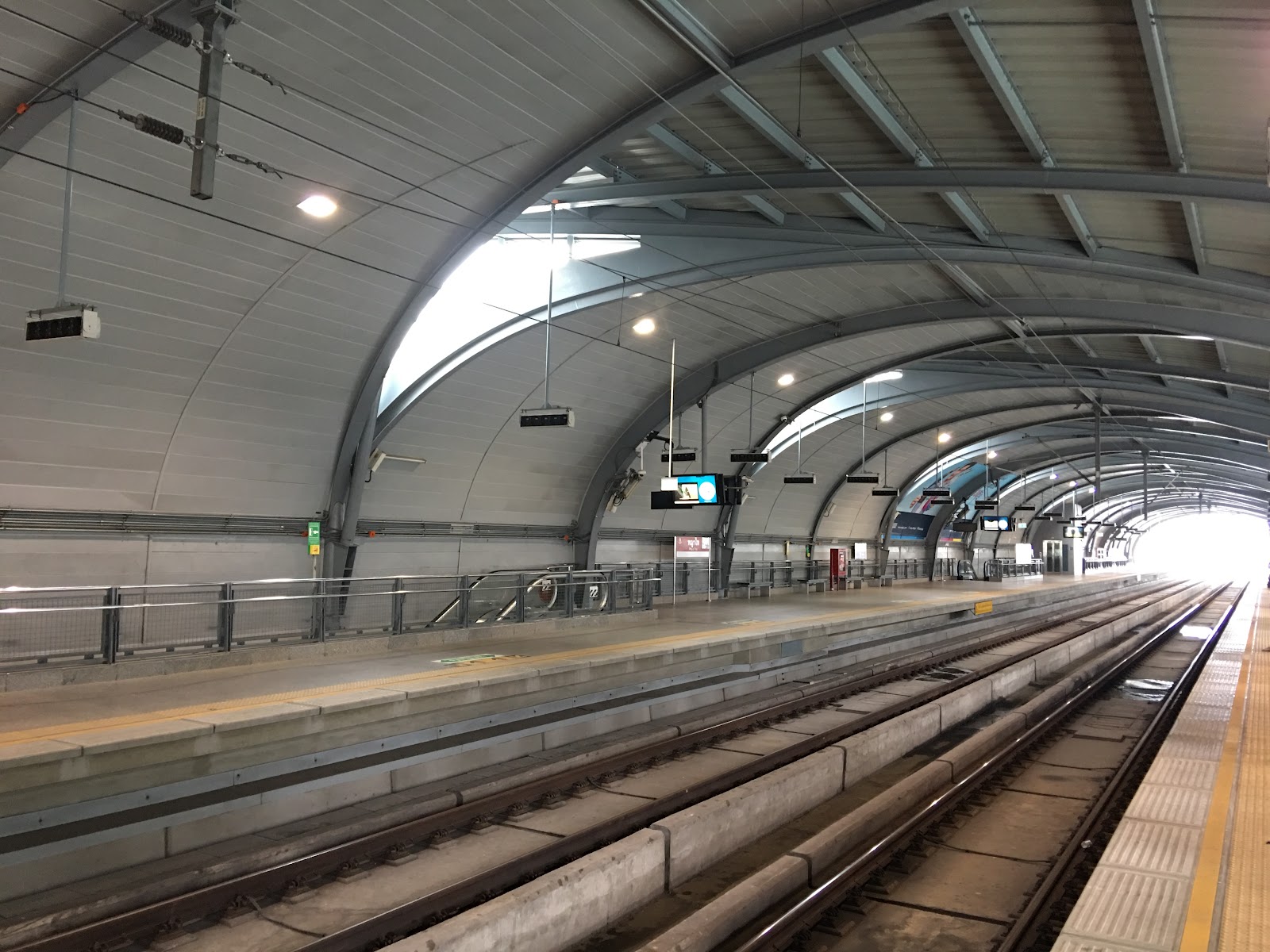 Curved roof over the Airport Rail Link platform at Phaya Thai station